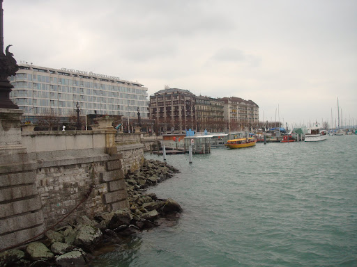 shoppingmountaineering gear in geneva switzerland