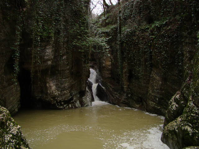 Первый водопад реки Агура