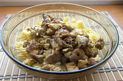 Makaronowa sałatka curry z kurczakiem i ananasem salatki kuchnia polska przepis foto Makaronowa sałatka curry z kurczakiem i ananasem salatki kuchnia polska przepis foto