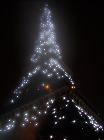 [Eiffel Tower at night[3].jpg]