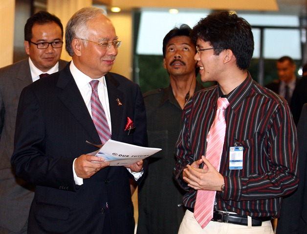 [Representing Malaysian Youths to present the PM with the Youth Report[13].jpg]