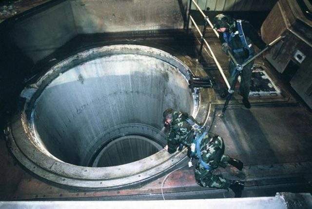[nuclear_missile_silo_640_07[2].jpg]