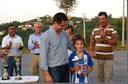 Luís Oliveira 2º classificado do jogo de corrida de sacos