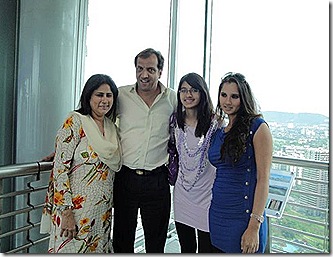 sania-miraza-with-her-family