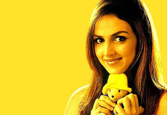 [esha_deol-with-cute-doll[7].jpg]