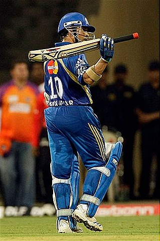 [Mumbai Indians' Sachin Tendulkar celebrates after scoring his maiden  century 20-20[6].jpg]