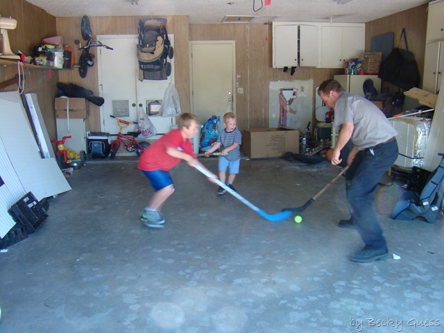[05-20-10 garage hockey 12[2].jpg]