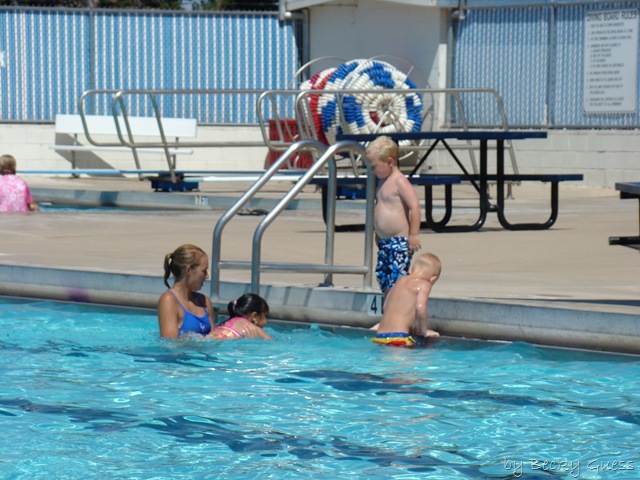 [06-25-10 Zane swim lesson 04[2].jpg]
