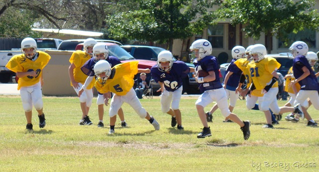[09-18-10 First tackle game Zachary 23[4].jpg]