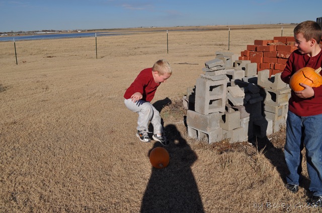 [11-25-10 pumpkin chunkin 14[2].jpg]