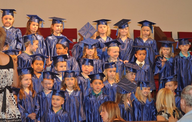 [05-19-11 Zane graduation 04[2].jpg]