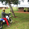 Budimba - Fr Joseph Budimba vor dem Kirchenklassenzimmer.jpg - Budimba - Fr Joseph Budimba vor dem Kirchenklassenzimmer