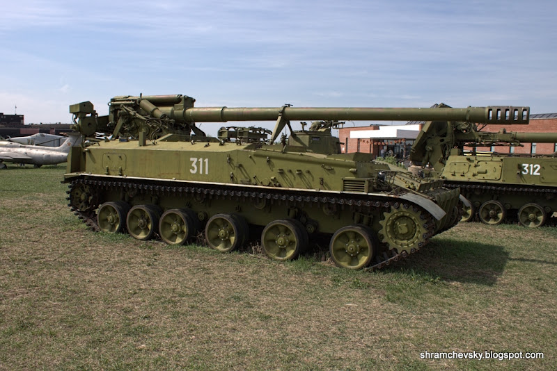Russian Soviet 152 mm self-propelled howitzer 2C5 Giatsint-S Русская Советская 2С3 Акация 152-мм самоходная пушка Технический Музей Тольятти