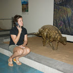 Silvia mit Dinosaurus Mimi.