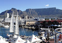 Die Waterfront von Kapstadt vor dem Tafelberg.