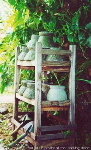 [thailand cooking school mortar and pestles (2).jpg]