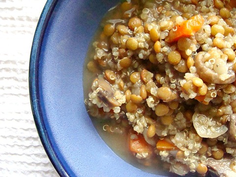 [lentil quinoa soup4[10].jpg]
