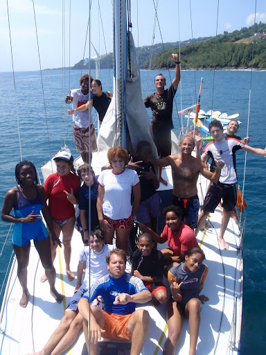 Débat sur le bateau, l’occasion d’un partage joyeux.