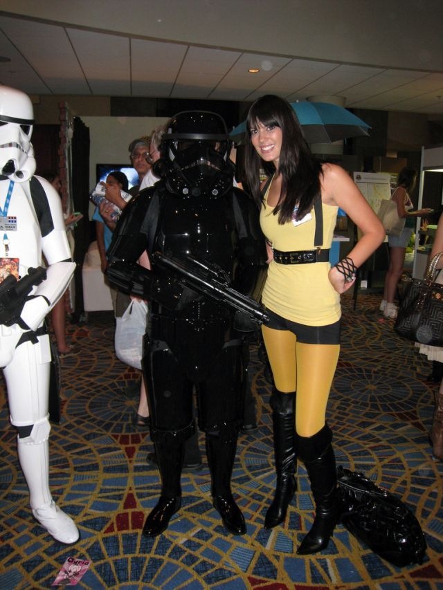 [dragon_con_girls_15[7].jpg]
