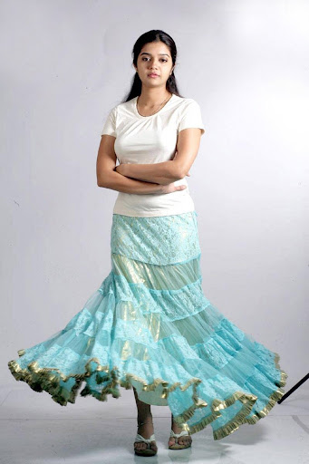http://lh5.ggpht.com/_xsbB05fhd9A/TSrr0pyI_aI/AAAAAAAAIPw/6qi98V-gK1g/s512/Cute-Tamil-Film-Actress-in-Skirt-Stills-Pics-Photos-682x1024.jpg