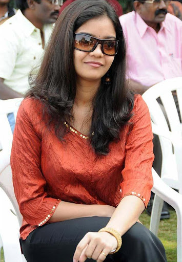 http://lh5.ggpht.com/_xsbB05fhd9A/TSrr4VmhlUI/AAAAAAAAIQA/u7KTJbUFAso/s512/Hot-Tamil-Actress-in-Specs-Images-Stills-Pics-Photos.jpg