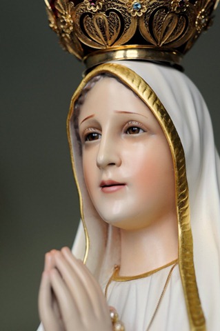 [05_Sacred Image_022610[4].jpg]