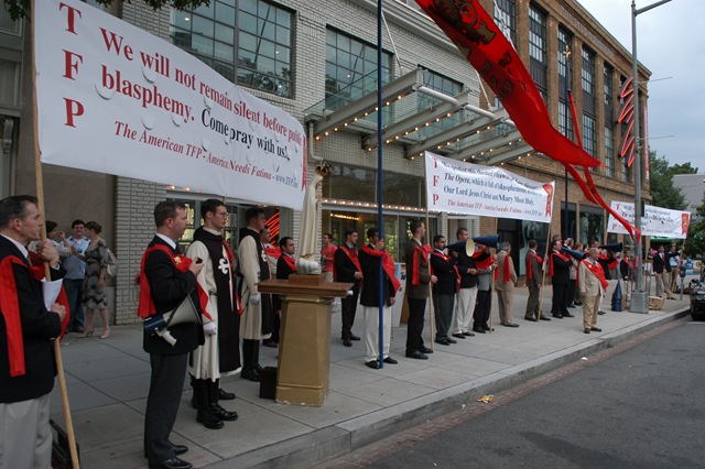 [072308_097_WDC_Springer_Protest[3].jpg]