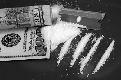 [Drugs-Cocaine-with-100-Bill9.jpg]