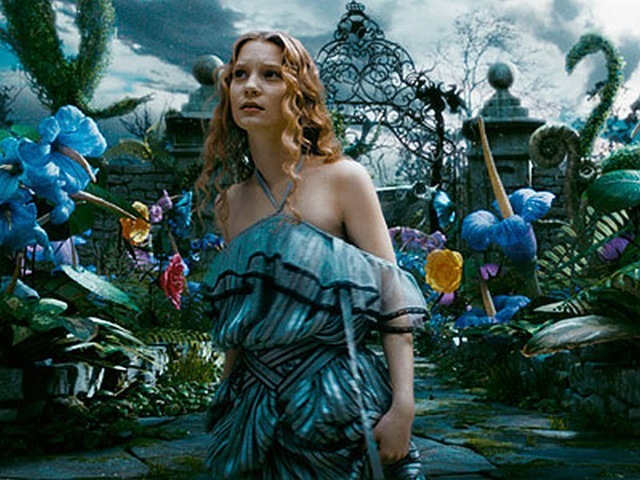 [Alice-in-Tim-Burton-s-Alice-In-Wonderland-alice-in-wonderland-2009-7168314-800-600[2].jpg]
