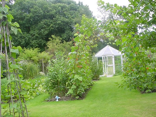 [vegie patch www.hartwoodhousebandb.co.uk[2].jpg]