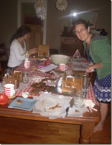 Christmassy Cake Wreck Gingerbread House Fun