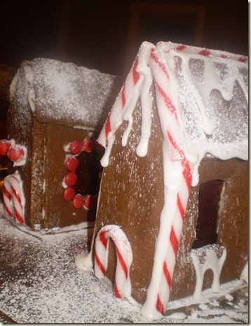 Christmassy Cake Wreck Gingerbread House Fun