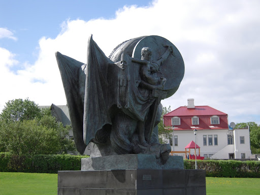 Statue of some dragonslaying dude.
