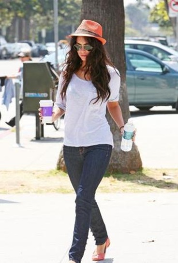megan fox chapeu panama