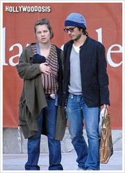 Fotos: Gael Garcia Bernal de paseo con su bebe Lazaro por Madrid Fotos: Gael Garcia Bernal de paseo con su bebe Lazaro por Madrid