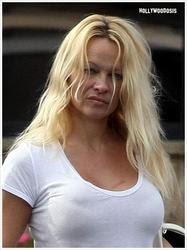 Pamela Anderson sin maquillaje y con pancita: ¿sexy o no? Pamela Anderson sin maquillaje y con pancita: ¿sexy o no?