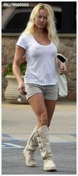 Pamela Anderson sin maquillaje y con pancita: ¿sexy o no? Pamela Anderson sin maquillaje y con pancita: ¿sexy o no?