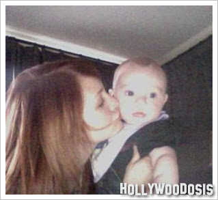 Ashlee Simpson cuelga foto de su bebe Bronx en Twitter ashelee bebe.jpg