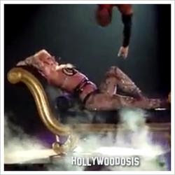  Video: a Britney Spears se le salen las extensiones en pleno concierto