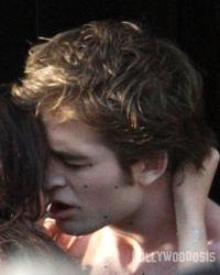  Fotos: Robert Pattinson sin ropa y ensayando besos con Kristen Stewart