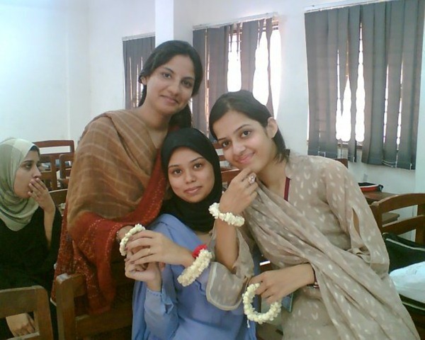 [desi girls . college girls . student. desi bachiya. school girls. pakistani bachiya, pakistani girls, indian girls . hot desi girls (6)[2].jpg]