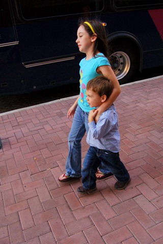 [walk1[3].jpg]