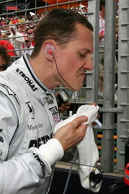 Михаэль Шумахер готовится перед гонкой