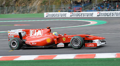 лого FIA на болиде Ferrari Фелипе Массы