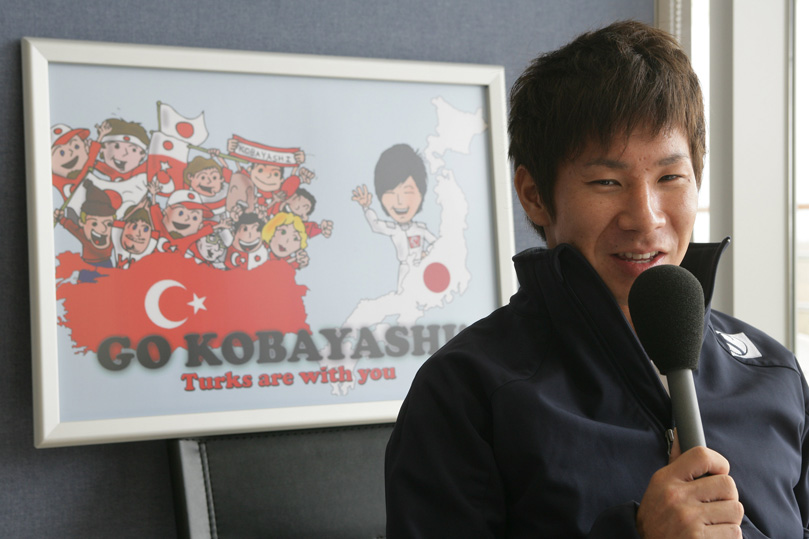 картина Камуи Кобаяши от турецких болельщиков на Гран-при Кореи 2010