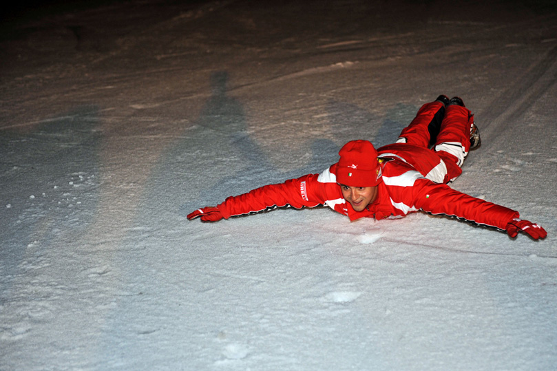 Фелипе Масса катится по снегу на Wrooom 2011