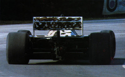 Нельсон Пике на Brabham BT54 на трассе в Брэндс-Хэтч вид сзади