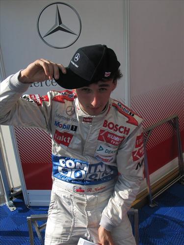 robert_kubica_mercedes_cap.jpg
