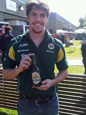 пиво Team Lotus на Гран-при Австралии 2011