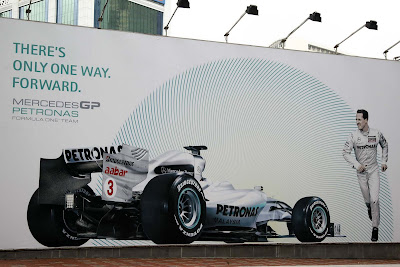 баннер Михаэль Шумахер и Mercedes GP 